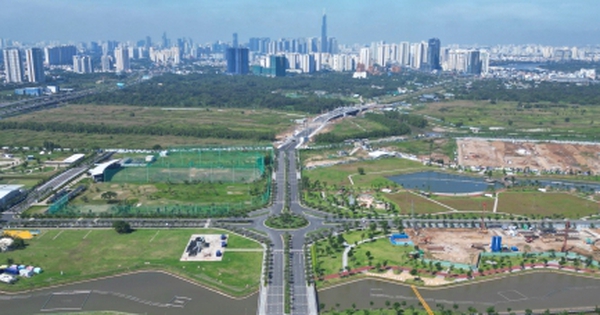 Cận cảnh đường Liên Phường sắp về đích, giảm áp lực giao thông khu Đông TP.HCM