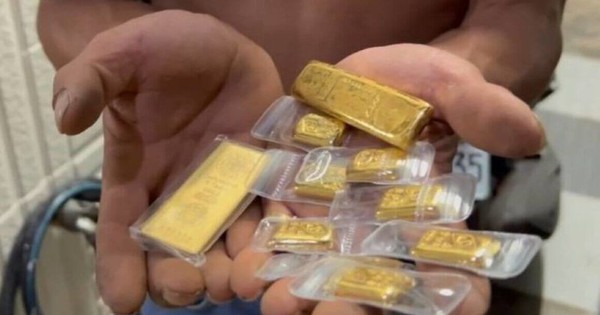 Cất vàng trong két 2 năm, người đàn ông phát hiện dấu hiệu lạ: Chủ cửa hàng đưa ra giải thích gây bất ngờ