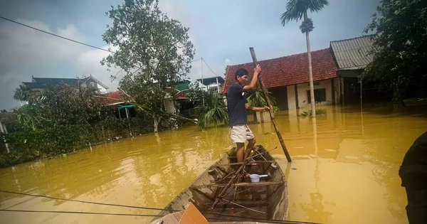 Hơn 2.000 hộ dân Hà Tĩnh bị cô lập trong lũ suốt 3 ngày