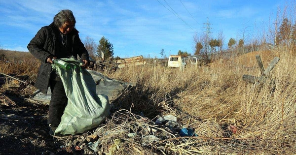 Cụ bà nhặt rác mang 35 tỷ đồng đi làm từ thiện, nhân viên ngân hàng bí mật báo cảnh sát