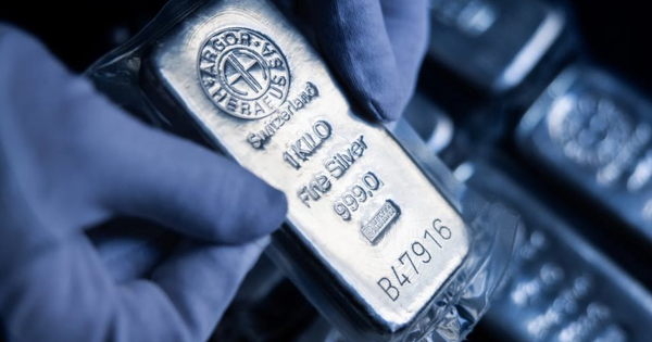 Sau vàng, cơn sốt bạc bất ngờ diễn ra tại một quốc gia châu Á, đại lý thừa nhận: 'Thị trường chưa bao giờ điên rồ như thế này'