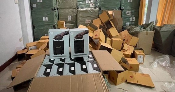 Đột kích một căn nhà, công an lập tức triệt phá đường dây buôn bán tai nghe Marshall và đồng hồ Apple Watch giả, tịch thu hơn 51.000 món đồ nhái
