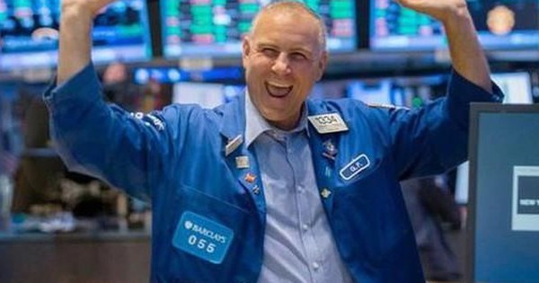 Phiên 21/10: Khối ngoại chi gần 2.500 tỷ mua ròng cổ phiếu Việt Nam, tâm điểm FPT