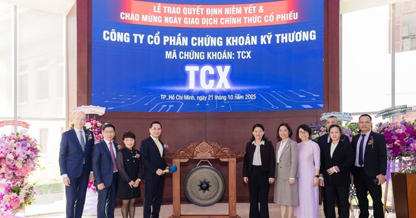 Niêm yết và chính thức giao dịch hơn 2,31 cổ phiếu chứng khoán TCBS (TCX) ngày 21/10