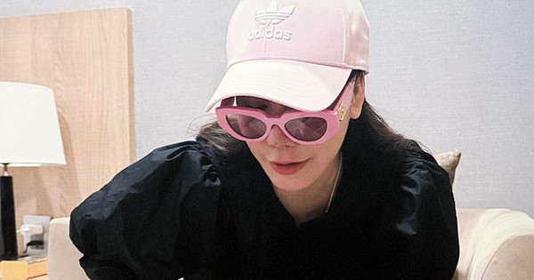 Ngoại hình nữ ca sĩ ở biệt thự 600m2, sở hữu nhà từ Nam ra Bắc, 45 tuổi kết hôn, lần đầu công khai có con