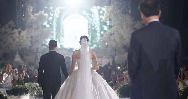 “Dạ, con đi lấy chồng ạ” - chỉ một chữ “Dạ”, cả MXH lặng đi trước đạo làm con của Hoa hậu Đỗ Thị Hà