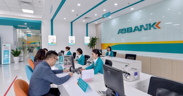 Lợi nhuận tăng trưởng gấp 8 lần, ABBANK hoàn thành 128% kế hoạch cả năm 2025 chỉ sau 9 tháng, chuẩn bị tăng vốn thêm 3.600 tỷ đồng