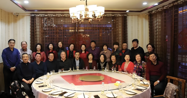 Họp lớp được hỏi tiền tiết kiệm, tôi trả lời thật 25 tỷ đồng nhưng không ai khen, nghe lớp trưởng nói một câu mà cả đời không thể quên