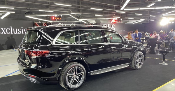 Xe sang tiền tỉ giảm giá mạnh chưa từng có