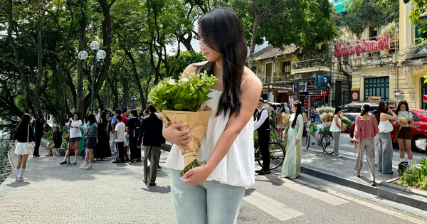 Cảnh tượng nàng thơ mùa thu ở Hồ Gươm: Khác xa Nhà Thờ Lớn!