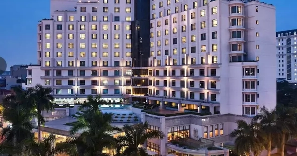 Trước phiên xử vụ đánh bạc tại khách sạn Pullman: Hai bị cáo bỏ trốn ra đầu thú