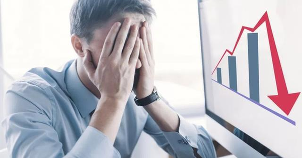 Điều gì khiến VN-Index bất ngờ bị "đánh úp" giảm 30 điểm vào cuối phiên?