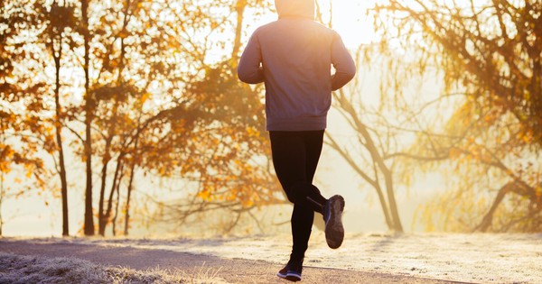 Người phụ nữ 54 tuổi đột quỵ khi đang chạy bộ buổi sáng, bác sĩ cảnh báo: “Trời lạnh đừng mắc phải 2 sai lầm này”