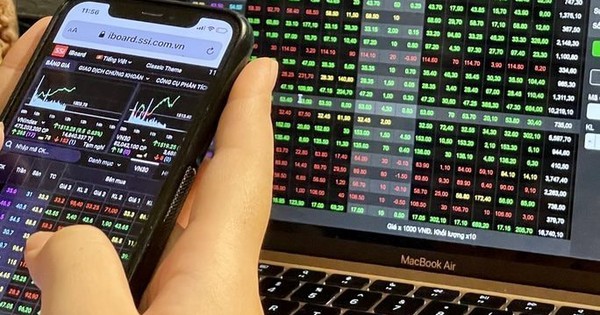 Cổ phiếu ngân hàng dẫn dắt đà hồi phục, VN-Index tăng “bốc đầu” gần 60 điểm từ đáy