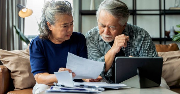 Cặp vợ chồng U80 tiết kiệm được 7 tỷ đồng, nghỉ hưu với mức lương 40 triệu đồng/tháng hối hận bày tỏ: "Cả cuộc đời chúng tôi đã bị lãng phí"