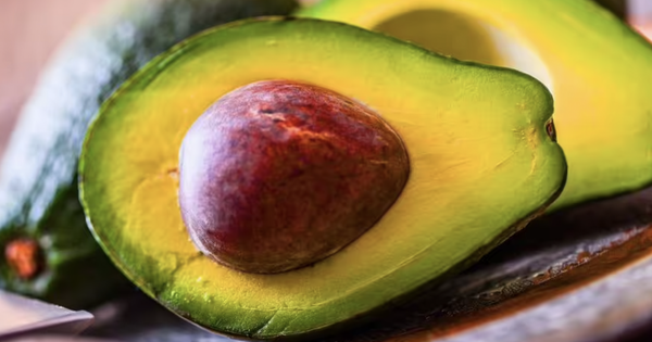 Mẹo bảo quản bơ chín tươi ngon suốt tuần mà không bị thâm - không phải ngâm nước!