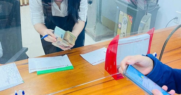 Người phụ nữ rút sổ tiết kiệm 160 triệu đồng tại Agribank để chuyển khoản: Công an lập tức có mặt, yêu cầu ngừng giao dịch