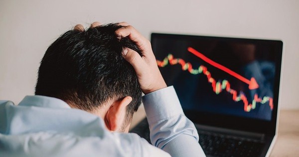 Khối ngoại mạnh tay bán ròng 1.300 tỷ đồng phiên cuối tuần, đâu là tâm điểm "xả hàng"?