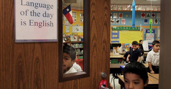 Từ năm 2025, học sinh Việt Nam bắt buộc học ngôn ngữ này từ lớp 1: Gen Alpha sắp nói tiếng nước ngoài ngay khi biết bảng chữ cái!