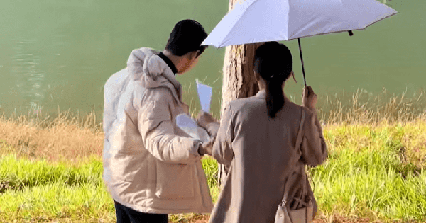 Cặp sao Vbiz công khai tình tứ sau 4 năm bị đồn hẹn hò: Nhà gái đẹp như Lưu Diệc Phi, nhà trai triệu người mê đắm