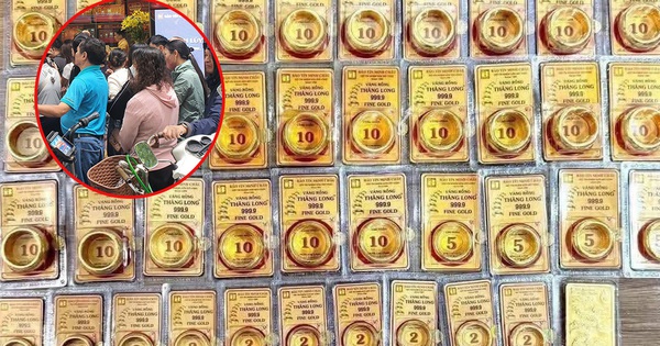 Lỡ “đu đỉnh”, người đàn ông ở Hà Nội vội mang vàng đi cắt lỗ thì gặp cảnh bất ngờ, băn khoăn