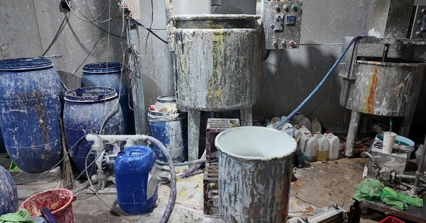 Xưởng sản xuất mỹ phẩm nhìn "nổi da gà" vừa bị Công an TP HCM triệt phá