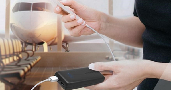 Từ tháng 10, du khách không được mang pin sạc dự phòng lên máy bay của 13 hãng này: Có hãng chỉ hạn chế