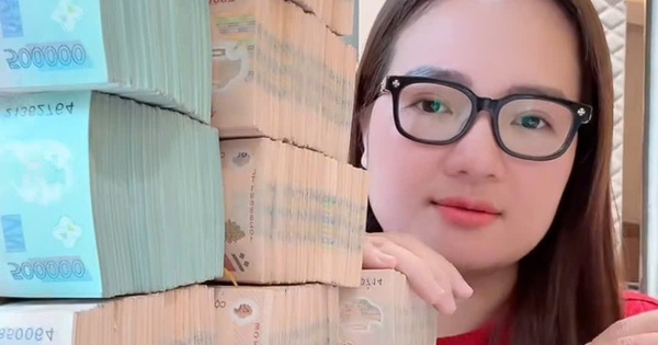 CLIP: Những màn khoe của "gây choáng" của Hoàng...