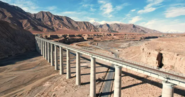 Tuyến đường sắt giá trị tới 110.000 tỷ đồng: Là “con rồng thép trên trời”, hành khách phải thở oxy nhưng ai cũng thấy "rất đáng"