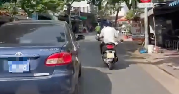 Ô tô biển xanh đi vào đường cấm ở TP HCM bị CSGT tìm ra