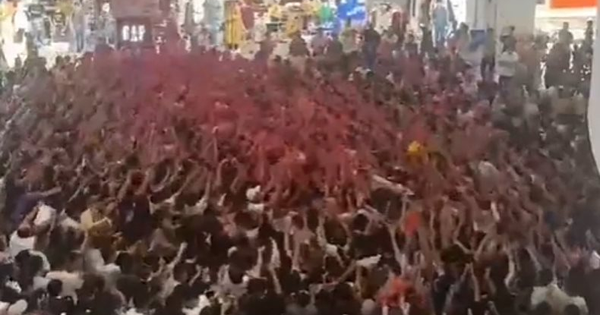 Cảnh tượng gây choáng tại 1 trung tâm thương mại: Chuyện gì đang xảy ra?