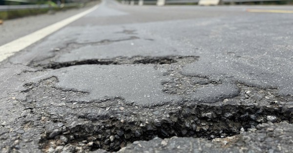 Mặt đường cao tốc La Sơn – Hoà Liên qua Đà Nẵng hư hỏng, bong tróc sau thời gian ngắn khai thác