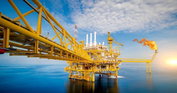 Thương vụ 1 tỷ USD kỷ lục ngành năng lượng: Khi doanh nghiệp lớn nhất Việt Nam bắt tay với ngân hàng vốn hóa cao nhất trên sàn chứng khoán