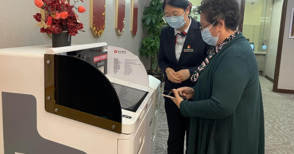 Gửi tiết kiệm 80 triệu/tháng suốt 3 năm, đến ngày đáo hạn, người phụ nữ chết sững nhận thông báo: “Số tiền này đâu phải của 1 mình chị?”