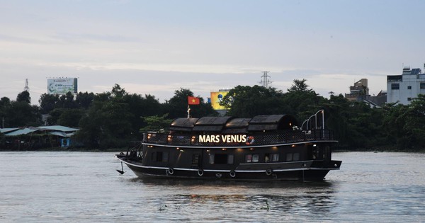 Thiên đường du ngoạn tình yêu tại Mars Venus