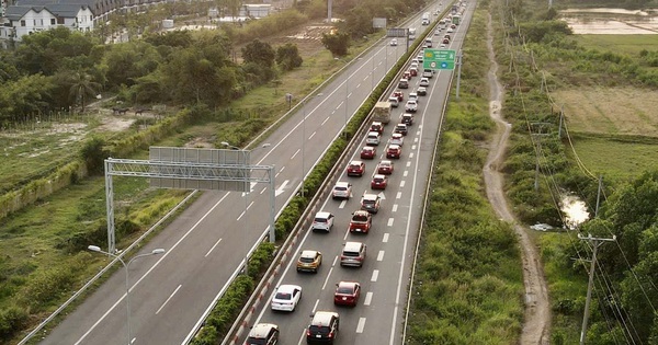 Hôm nay 9-10, lắp rào tôn để thi công mở rộng đường cao tốc TP HCM-Long Thành-Dầu Giây