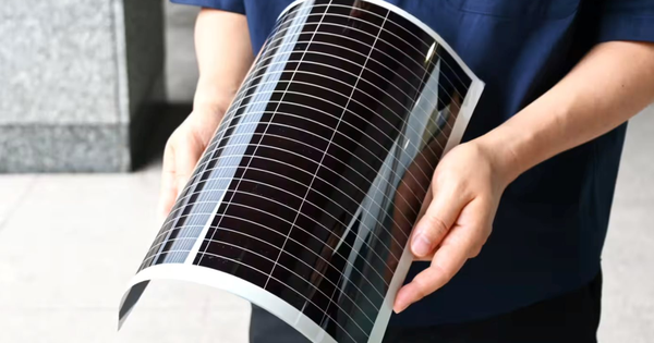 Nhật Bản sắp tạo ra các tấm pin mặt trời siêu mỏng, có thể bẻ cong, dán hàng loạt lên tường, mái nhà