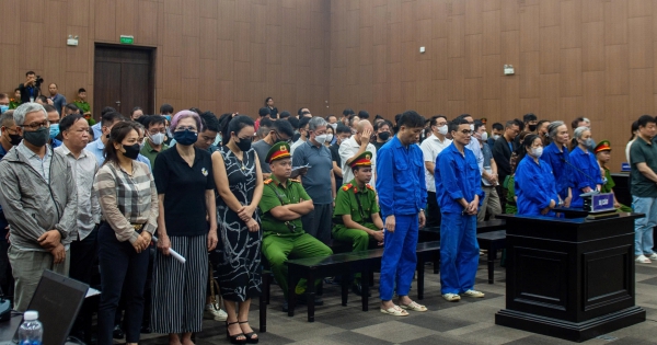 Khai đánh bạc 61 lần ở khách sạn Pullman vì “tò mò”, cựu phó trưởng phòng bị chủ toạ hỏi lại 1 câu đứng hình