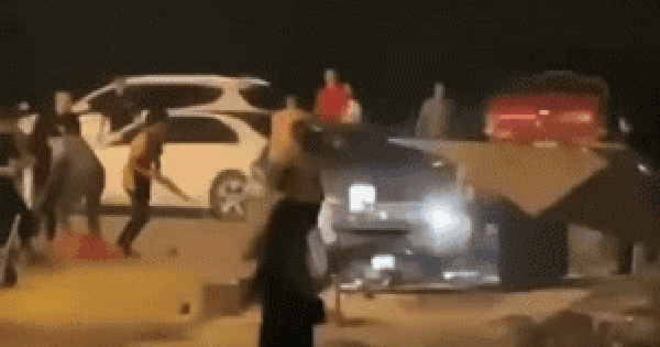 Người đàn ông lao ô tô vào đám đông, gây hỗn loạn trong đêm ở Nghệ An: Hé lộ nguyên nhân