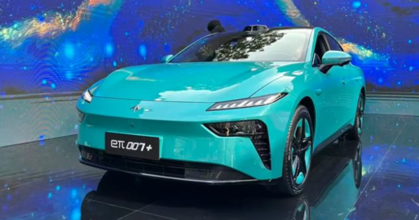 Ông trùm xe tải tại Việt Nam vừa ra mắt xe điện ngang cỡ Toyota Camry, giá khởi điểm hơn 500 triệu đồng