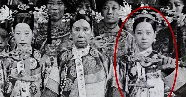 Bộ ảnh hiếm chụp thời nhà Thanh hơn 100 năm trước: Ngỡ ngàng trước nhan sắc giai nhân đứng cạnh Từ Hi Thái hậu