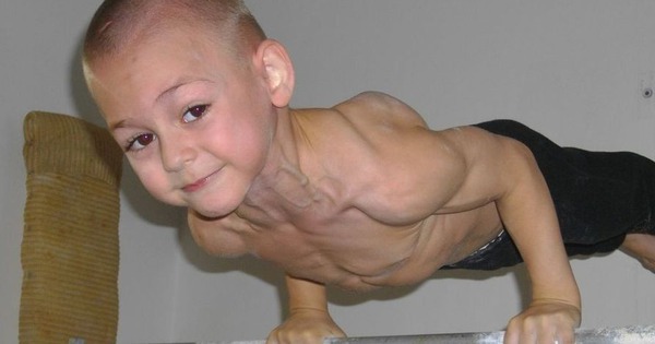 Đây mới là "quái vật thể hình", 2 tuổi tập gym, 5 tuổi lập luôn kỷ lục Guinness