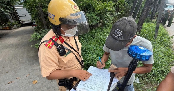 Công an TPHCM hướng dẫn cài ứng dụng xem phạt nguội dễ dàng