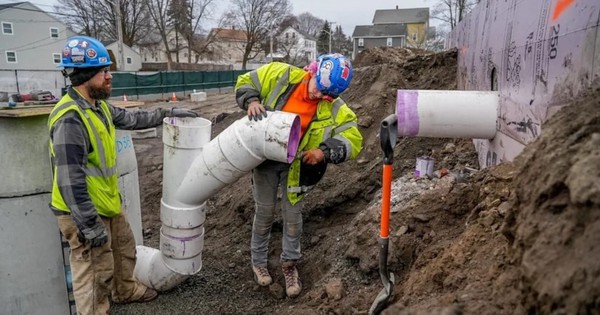 Khảo sát cho thấy Gen Z thích làm công nhân thay vì học ĐH: Phí học nghề thấp, lương cao hơn "bàn giấy" và ít bị thay thế bởi AI