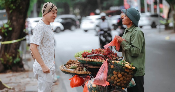 Cuộc sống tuổi 55 của nam nghệ sĩ gà trống nuôi con, gần 20 năm trốn nợ, con trai vướng vòng lao lý