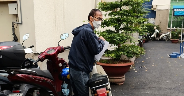 Cậu sinh viên gầy gò, chạy xe máy cà tàng bị bảo vệ chặn lại hỏi "Em đi đâu": Danh tính thật khiến ai cũng ngỡ ngàng!