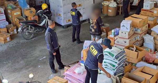 Một thiếu tướng chỉ huy cuộc đột kích, tóm gọn đường dây sản xuất hóa chất nông nghiệp giả, tịch thu loạt sản phẩm không giấy phép và máy trộn công nghiệp