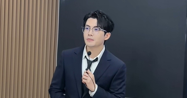 Giảng viên Học viện Kinh tế đối ngoại đẹp tựa nam thần, hát hay như ca sĩ, xem 100 lần vẫn chưa thấy đủ