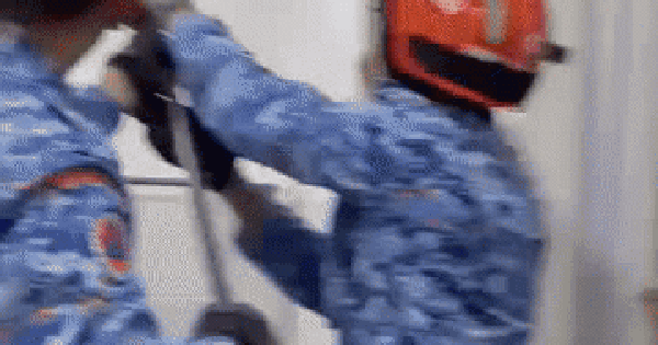 Bé gái đi học về nói phòng tắm có "mảnh vải hoa", mẹ về nhà kiểm tra thì giật mình, lập tức gọi cứu hộ