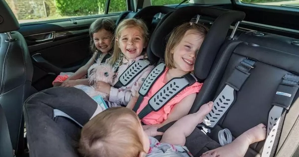 Cục CSGT: Người dân có thể sử dụng đai trẻ em, ghế trẻ em hoặc đệm trẻ em trên ô tô